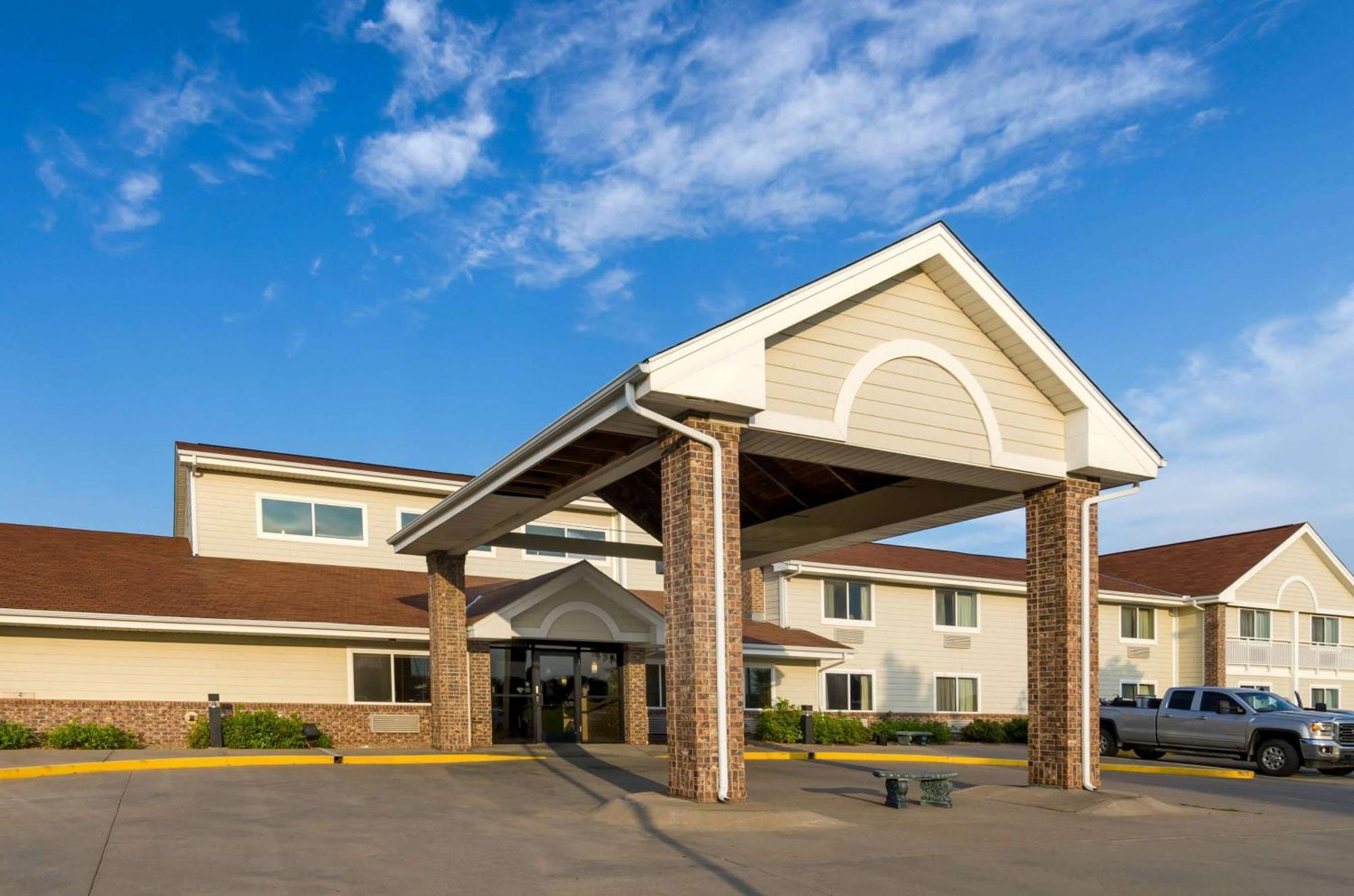 Rodeway Inn Hesston Exteriör bild